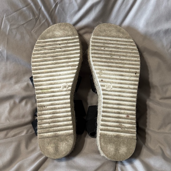 Strappy Summer Sandals - Picture 3 of 4